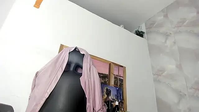 EllyBloom online show from July 16, 1:28 pm