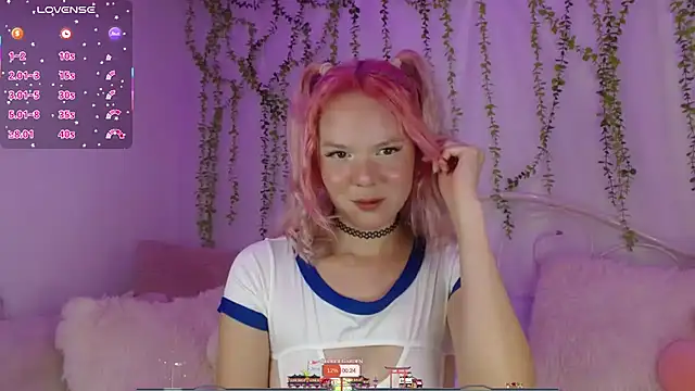 Snapshot of hexbunnie chatting on July 29, 2:43 am hexbunnie online show from July 29, 2:43 am