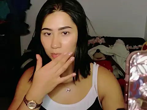 Snapshot of EvelynLeen_ chatting on July 17, 8:24 pm EvelynLeen online show from July 17, 8:24 pm