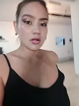 Snapshot of SANDY_QUEEN chatting on April 14, 11:44 pm SANDY QUEEN online show from April 14, 11:44 pm