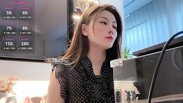 Snapshot of tingting-youu chatting on June 9, 11:33 am tingting-youu online show from June 9, 11:33 am