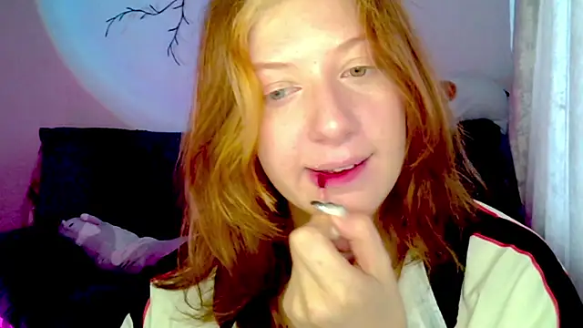 Snapshot of earn_my_lily chatting on April 20, 7:00 am earn my lily online show from April 20, 7:00 am