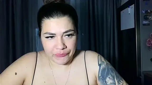 miss preggie online show from April 7, 6:52 pm