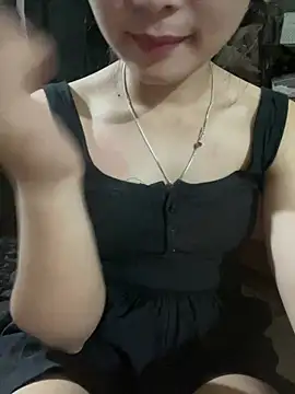   Mochi squirt   online show from April 10, 1:05 pm