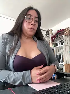 Snapshot of vampiralatina chatting on April 28, 4:23 pm vampiralatina online show from April 28, 4:23 pm