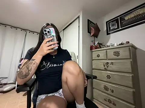 Snapshot of vampiralatina chatting on May 24, 4:28 am vampiralatina online show from May 24, 4:28 am