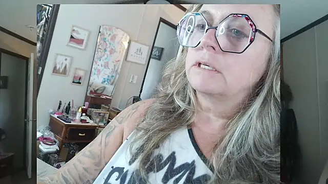 Blondejenn online show from April 23, 5:26 pm