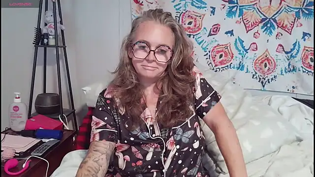 Blondejenn online show from May 28, 12:24 pm