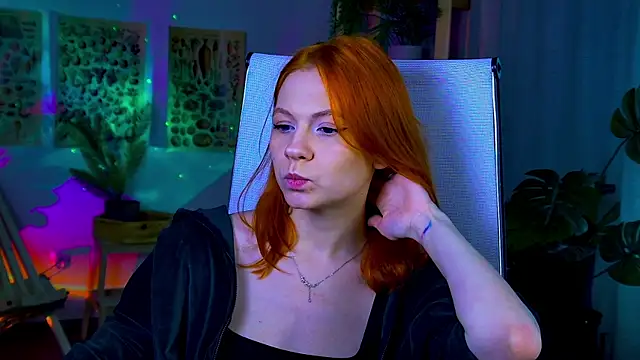 LisaAris online show from June 5, 6:35 pm
