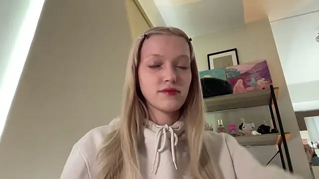 StellinaLuna online show from April 30, 2:01 pm