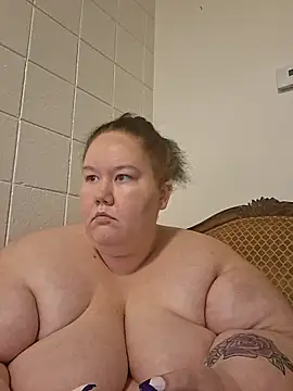 Snapshot of hisalphaqueen27 chatting on April 11, 5:12 am hisalphaqueen27 online show from April 11, 5:12 am