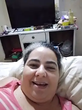 Snapshot of Golositadeamor chatting on May 31, 11:28 pm Golositadeamor online show from May 31, 11:28 pm