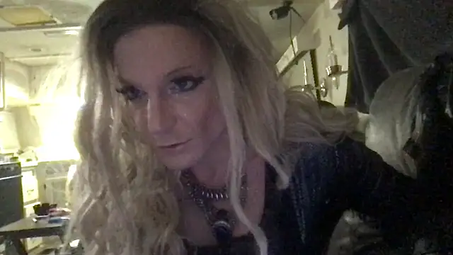 GypsiiCornel online show from April 26, 2:42 am