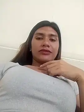 Snapshot of luna_veille chatting on May 22, 3:50 pm luna veille online show from May 22, 3:50 pm