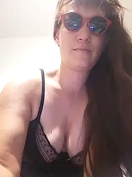 Snapshot of Maggie38 chatting on July 27, 6:20 am Maggie38 online show from July 27, 6:20 am