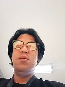 Snapshot of akiramoore chatting on May 26, 1:23 am akiramoore online show from May 26, 1:23 am
