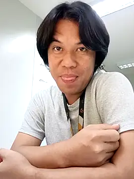 Snapshot of akiramoore chatting on June 2, 2:13 am akiramoore online show from June 2, 2:13 am