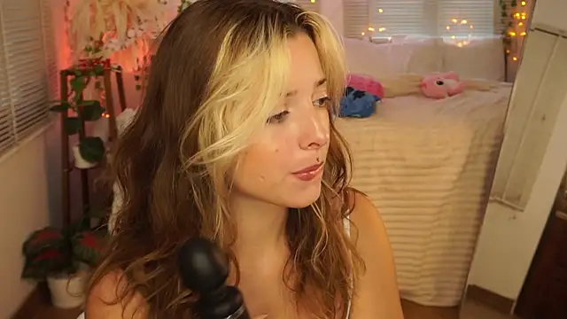 LoraDollie online show from July 6, 4:20 am