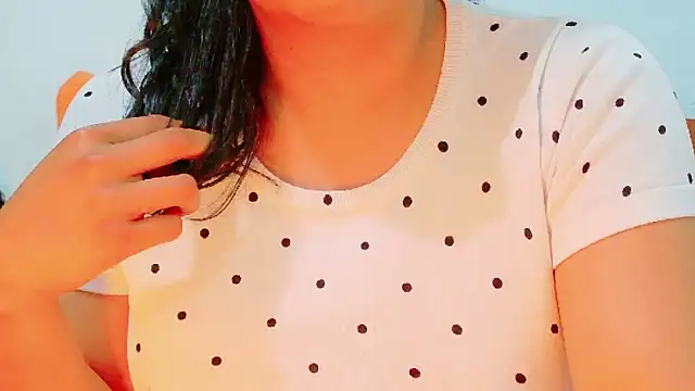 Snapshot of MojaditPussy chatting on May 3, 8:59 pm MojaditPussy online show from May 3, 8:59 pm