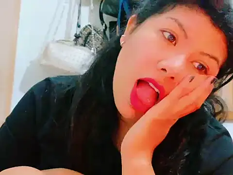 Snapshot of MojaditPussy chatting on May 8, 12:32 pm MojaditPussy online show from May 8, 12:32 pm
