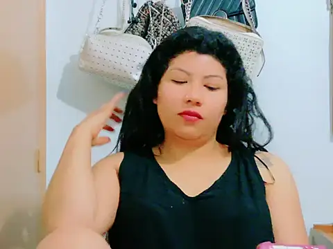 Snapshot of MojaditPussy chatting on May 13, 6:00 am MojaditPussy online show from May 13, 6:00 am