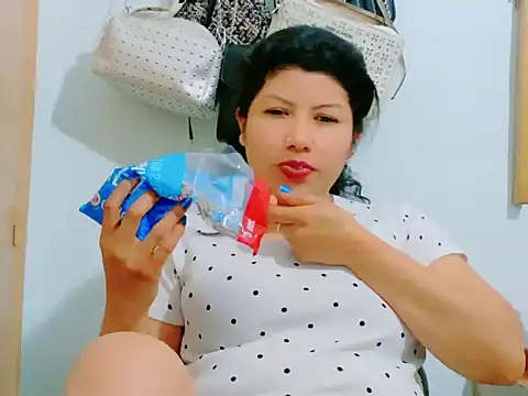 Snapshot of MojaditPussy chatting on May 13, 6:16 pm MojaditPussy online show from May 13, 6:16 pm