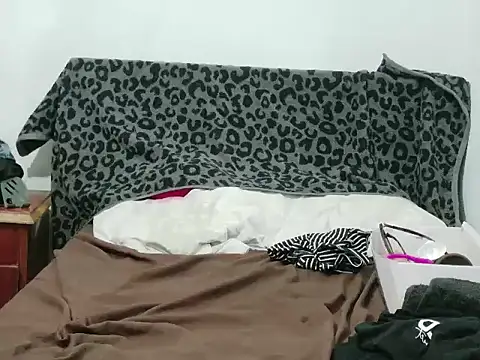 Snapshot of MojaditPussy chatting on July 13, 9:17 pm MojaditPussy online show from July 13, 9:17 pm
