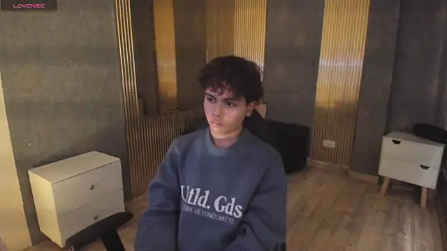 Snapshot of Elian_tay chatting on April 6, 1:45 pm Elian tay online show from April 6, 1:45 pm