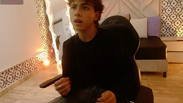 Snapshot of Elian_tay chatting on April 7, 11:54 am Elian tay online show from April 7, 11:54 am