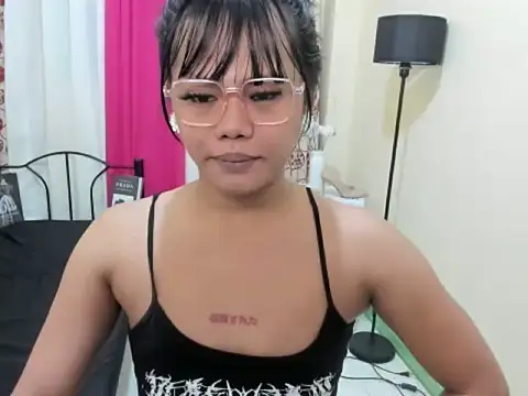 Snapshot of Seductive_terra chatting on May 3, 2:12 pm Seductive terra online show from May 3, 2:12 pm