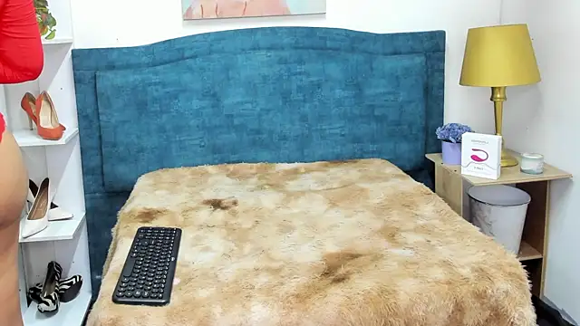 IsadoraVex online show from April 18, 11:58 am