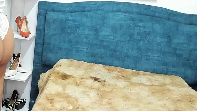 IsadoraVex online show from April 20, 12:30 pm