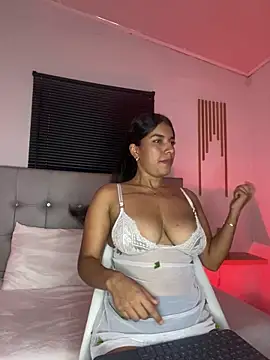 Snapshot of kimmygray10 chatting on June 3, 6:24 pm kimmygray10 online show from June 3, 6:24 pm