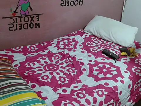 Snapshot of sabrina_81 chatting on May 25, 1:33 am sabrina 81 online show from May 25, 1:33 am