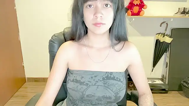 Snapshot of _Oxxme chatting on June 22, 12:35 am Oxxme online show from June 22, 12:35 am