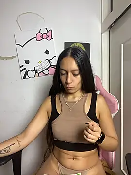 Snapshot of DulceLatinaxo chatting on July 7, 6:47 am DulceLatinaxo online show from July 7, 6:47 am