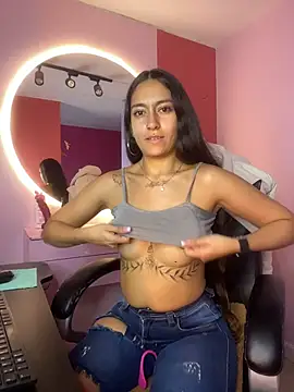Snapshot of DulceLatinaxo chatting on July 12, 6:21 pm DulceLatinaxo online show from July 12, 6:21 pm