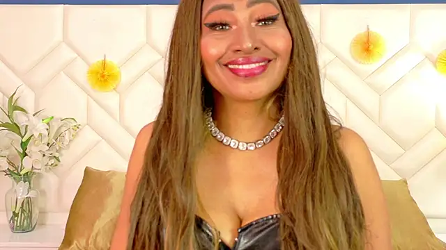Snapshot of Kiara_Parker_ chatting on June 10, 8:19 pm Kiara Parker online show from June 10, 8:19 pm