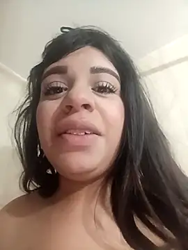 Snapshot of Solange_686 chatting on May 7, 3:39 pm Solange 686 online show from May 7, 3:39 pm