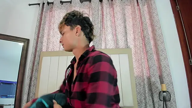 thomas and thiago online show from April 6, 9:38 pm