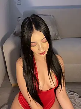 Magiee Thompson online show from May 14, 1:29 pm