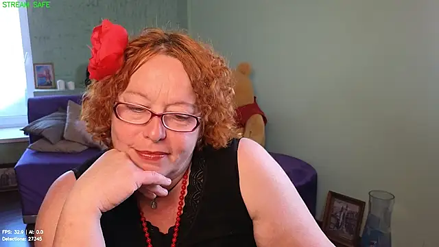 Snapshot of Fara_Flutte chatting on June 21, 8:28 am Fara Flutte online show from June 21, 8:28 am