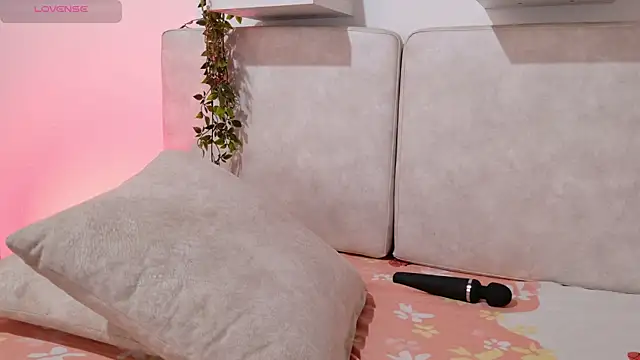 Hanni Dulce  online show from April 8, 12:16 pm