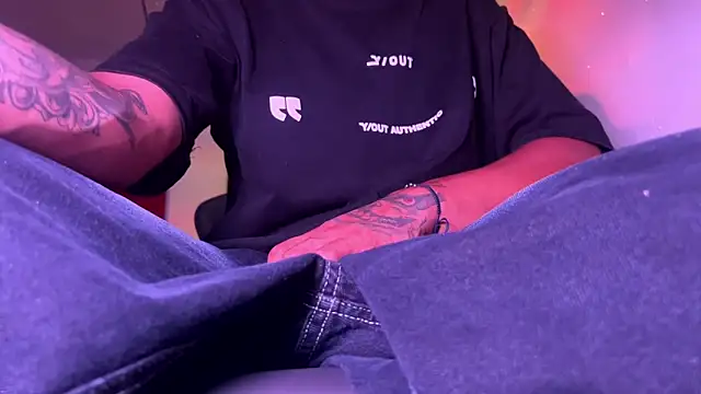 Snapshot of 77_Tonny chatting on April 10, 1:33 am 77 Tonny online show from April 10, 1:33 am