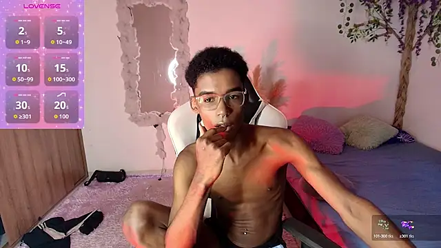 Snapshot of IamAndrey chatting on June 8, 11:16 pm IamAndrey online show from June 8, 11:16 pm