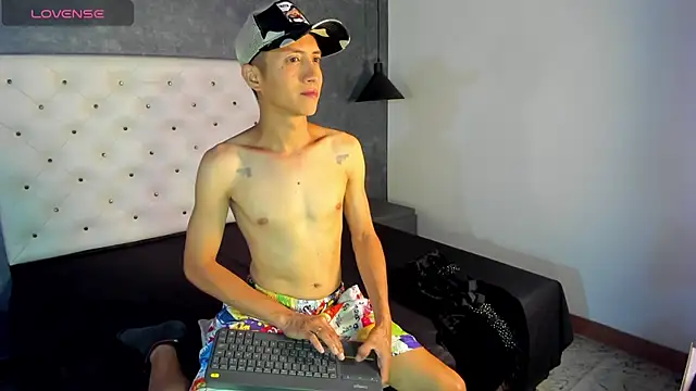 Snapshot of Jara_Chick chatting on April 13, 7:52 pm Jara Chick online show from April 13, 7:52 pm