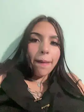 Snapshot of evelott_allenx chatting on May 26, 3:46 am evelott allenx online show from May 26, 3:46 am