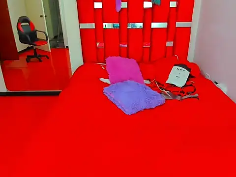 Snapshot of scarlett_red_1 chatting on May 2, 4:56 pm scarlett red 1 online show from May 2, 4:56 pm