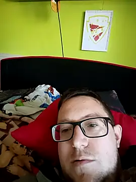 Snapshot of zsolt1910 chatting on May 3, 12:22 pm zsolt1910 online show from May 3, 12:22 pm