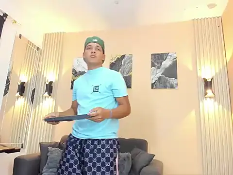 Snapshot of davisito_26 chatting on April 7, 9:48 pm davisito 26 online show from April 7, 9:48 pm